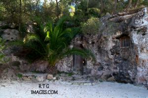 turqueta-cave-house.jpg